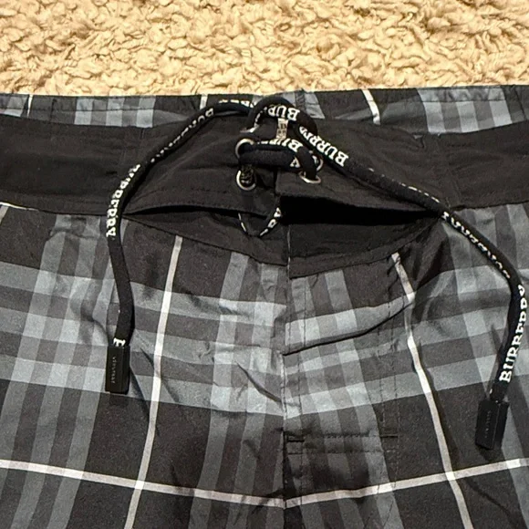 Burberry London Men’s Swim Trunks Shorts Black Grey White Classic Plaid Print L